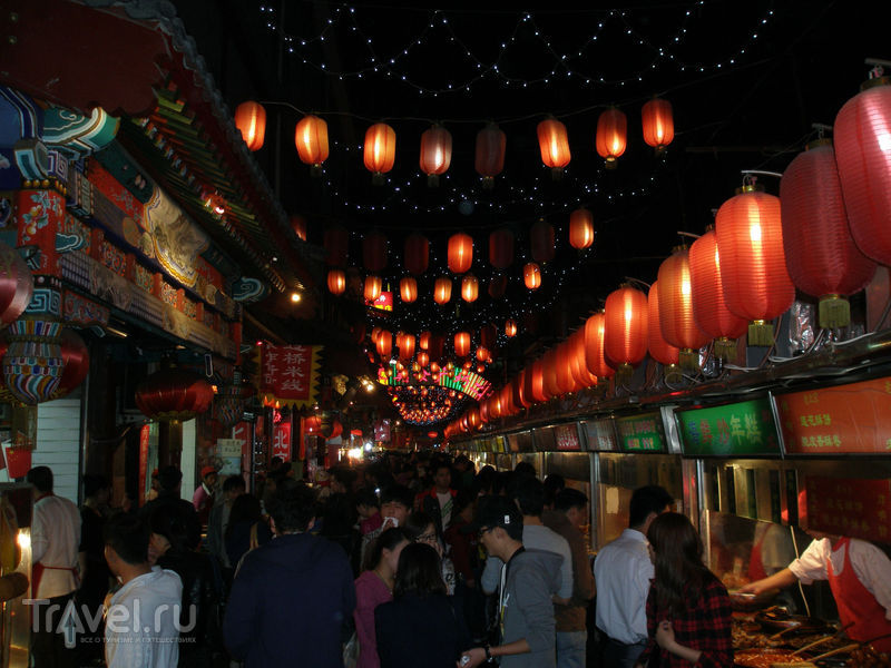 Пекин: ночной рынок Дунхуамэнь / Китай