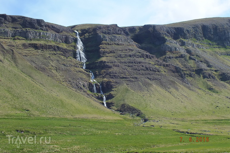 .  Kirkjufellsfoss.  Skardsvik. C Londrangar /   