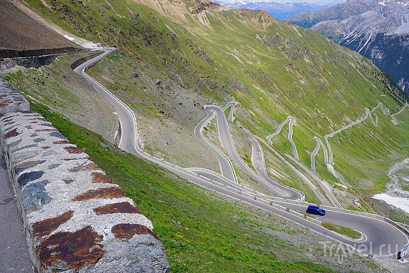 Штурмуем горный перевал на автомобиле / Фото из Италии