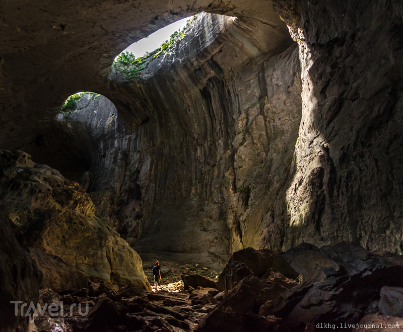 Пещера Проходна, или глаза Господа / Фото из Болгарии