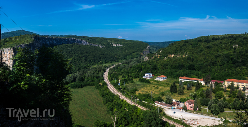 Пещера Проходна, или глаза Господа / Фото из Болгарии
