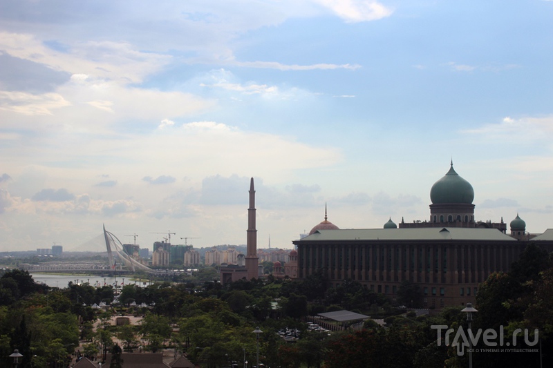 Малайзия: Путраджая - недоделанная новая столица / Фото из Малайзии