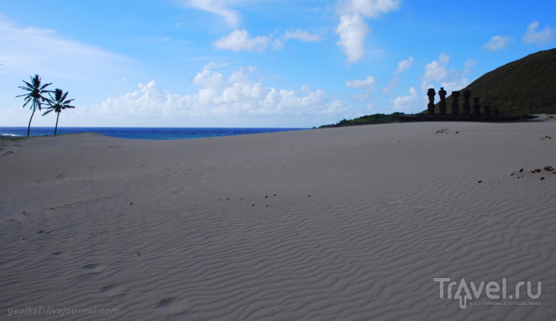 Остров Пасхи. Пляж Анакена, Аху Нау Нау и Аху Акиви / Фото из Чили