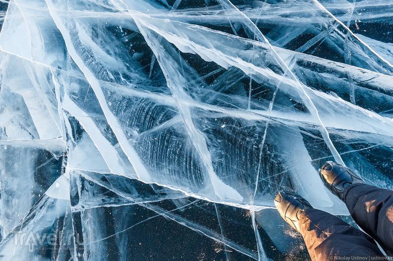 Гуляя над бездной. По льду зимнего Байкала с фотоаппаратом / Фото из России