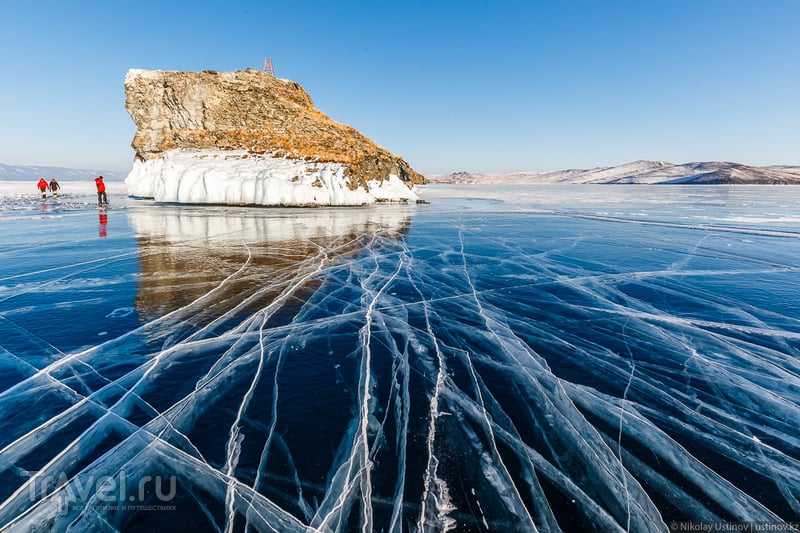 Гуляя над бездной. По льду зимнего Байкала с фотоаппаратом / Фото из России