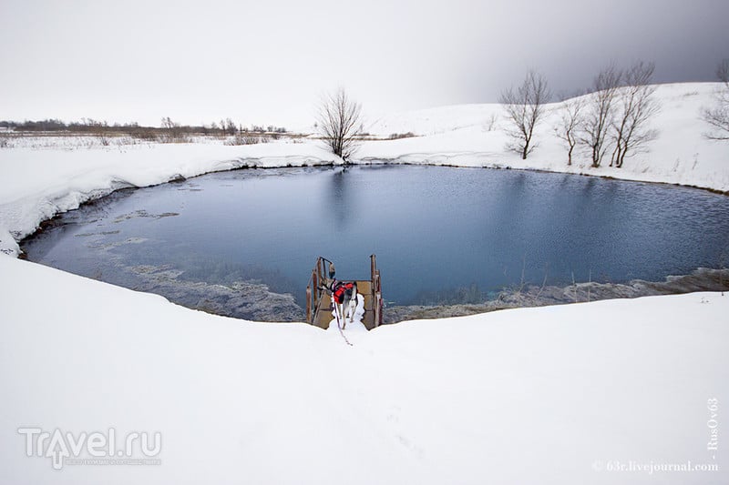 Белое на белом. Голубое озеро зимой / Фото из России