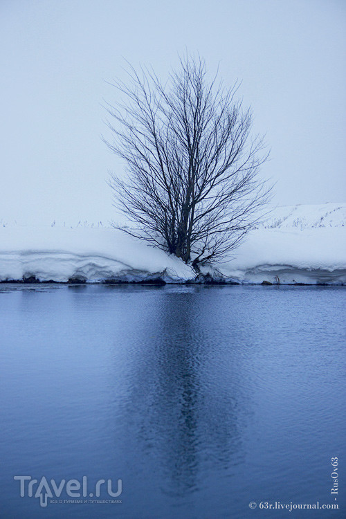 Белое на белом. Голубое озеро зимой / Фото из России