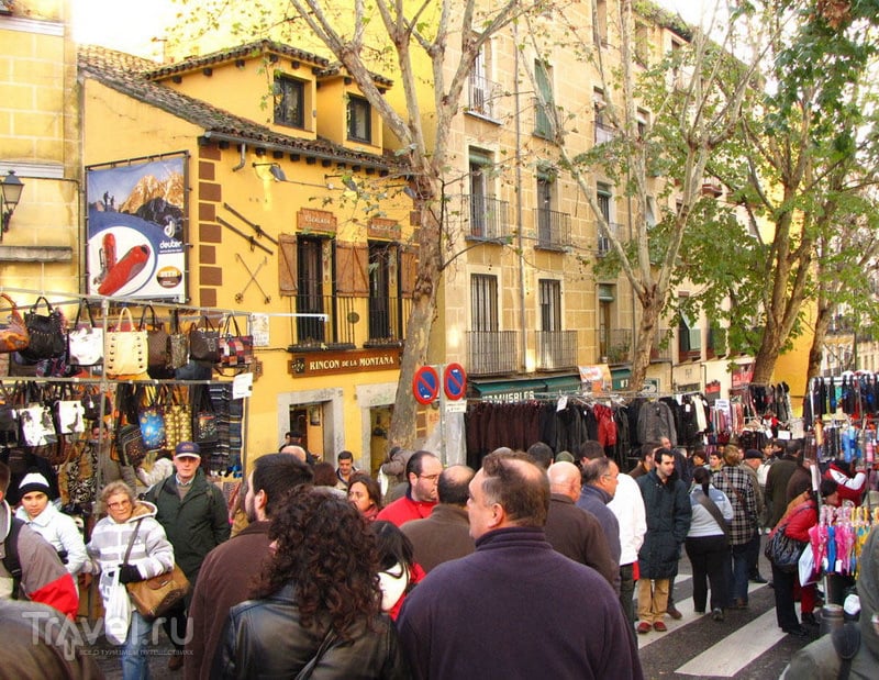 Эль-Растро (El Rastro) - самый большой блошиный рынок Мадрида / Испания