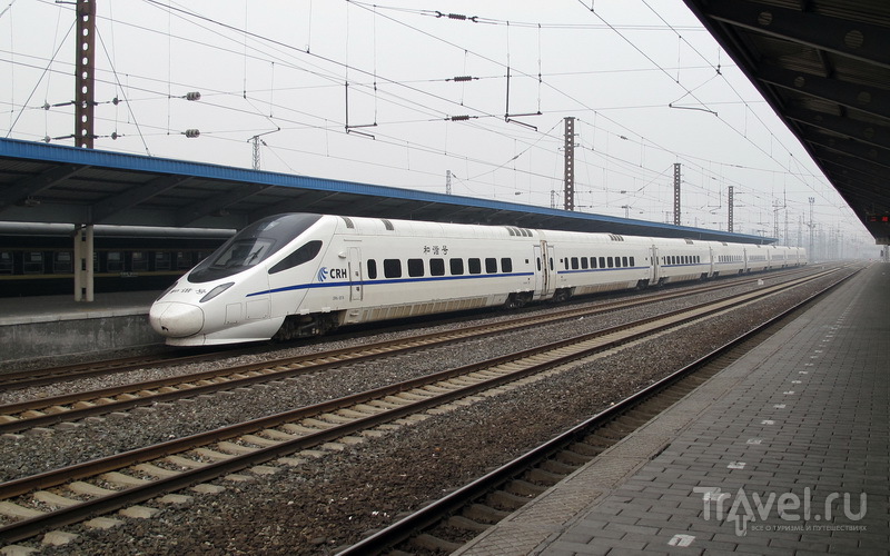Поезд на станции Qinhuangdao / Китай