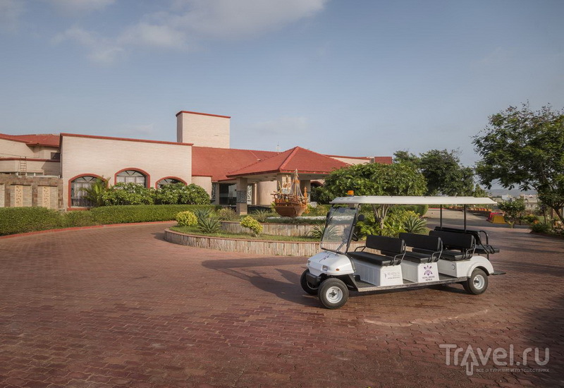Территория отеля Regenta Resort / Индия
