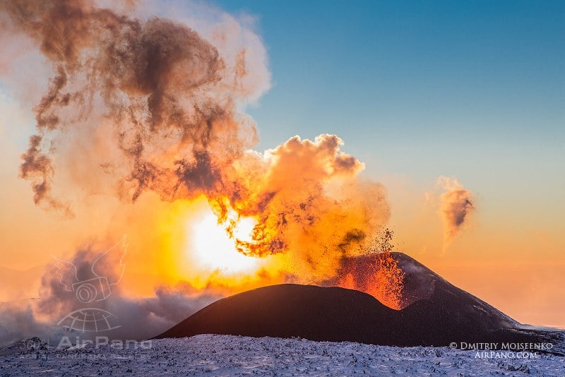Извержение вулкана Плоский Толбачик / Фото из России