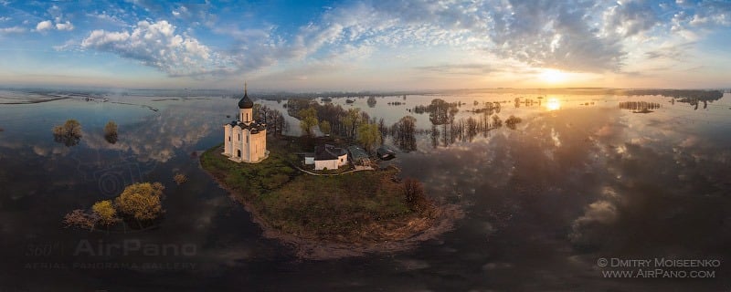 Церковь Покрова на Нерли, разлив рек Клязьма и Нерль / Фото из России