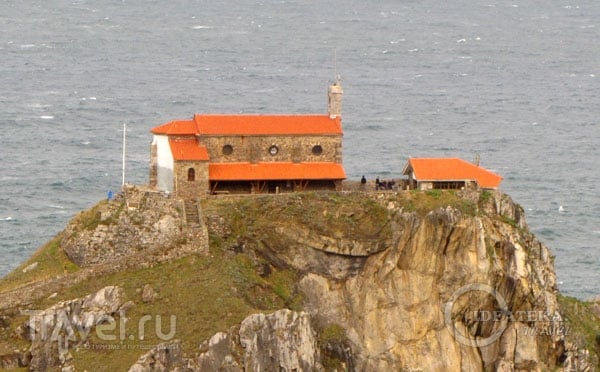 Церковь тамплиеров на острове в стране Басков / Фото из Испании