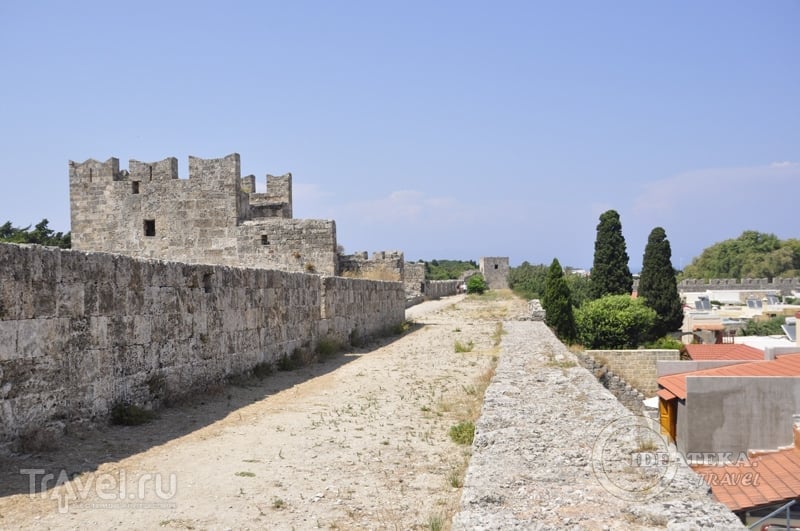 Крепостные стены Родоса / Фото из Греции