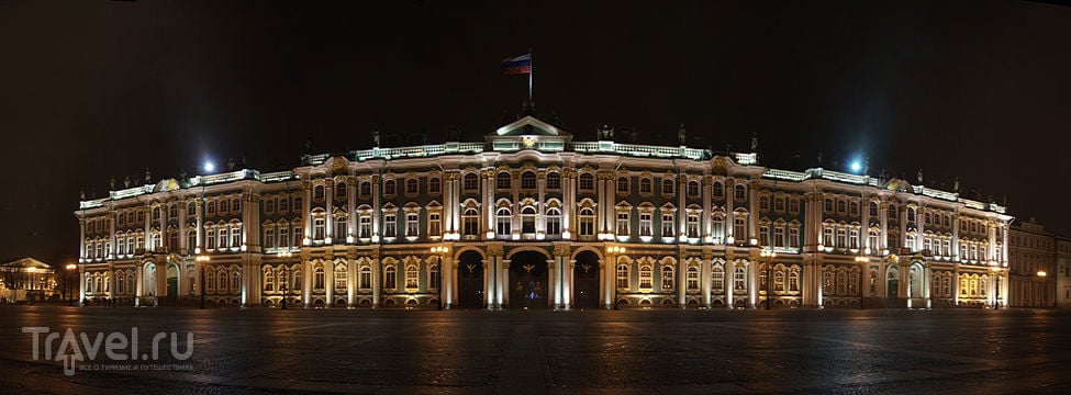Главный вход с Дворцовой площади через арки Зимнего дворца / Россия