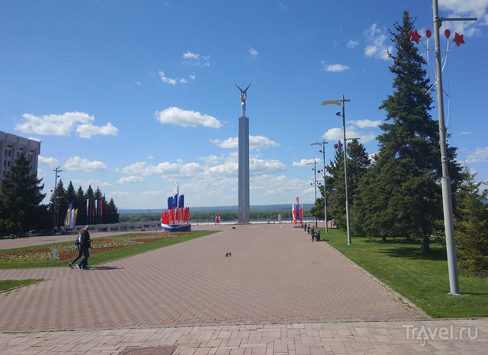 Площадь славы с видом на Волгу / Фото из России