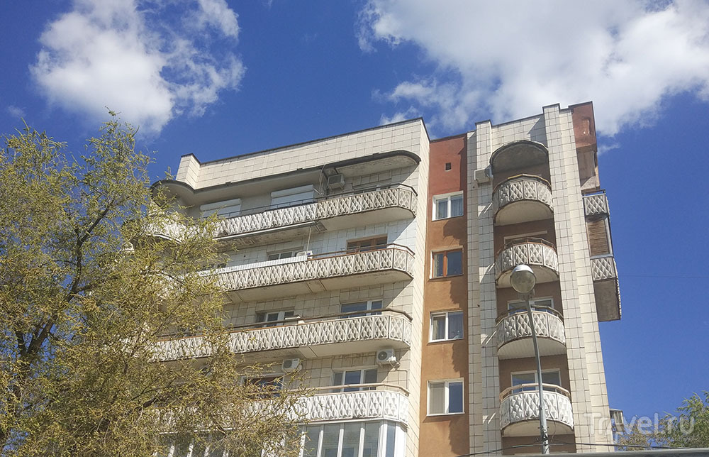 Дом с интересными балконами / Фото из России