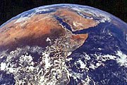 Земля: взгляд из космоса. Фото: sccenter.ru