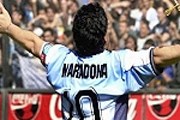 Монумент будет представлять собой точную копию Марадоны, в традиционной футболке национальной сборной под номером 10// euro-football.ru