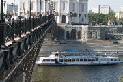 Катание на речных трамвайчиках пользуется спросом у туристов. // xamovniki.ru