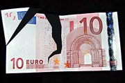 В Германии появились самоликвидирующиеся банкноты. // Коллаж Lenta.ru