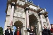 Париж не подтвердил звания романтического города. // AFP