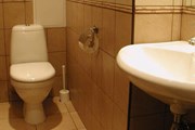 Женские туалеты могут посещать транссексуалы. // Hotellink.ru