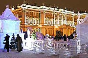 Двум дворцам на одной площади не место, решили власти. // pompeev.ru