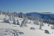 Взамен зимних пейзажей туристам предлагают недорогой отдых. // radio.cz