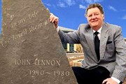 Мемориал в Дернессе, посвященный Джону Леннону. // northhighlandsscotland.com