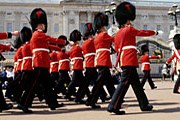 Гвардейский караул у Букингемского дворца - достопримечательность Лондона. // GettyImages