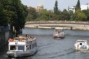 По реке Шпрее, которая проходит через центр Берлина, предполагается пустить катера-такси. // aidan.co.uk