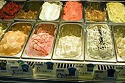 В Италии можно попробовать около 600 видов мороженого. // ntv.ru