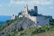 Туристы смогут увидеть словацкие замки. // sacr.sk