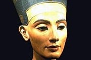 Бюст Нефертити немцы вывезли из Египта в 1913 году. // artsales.com