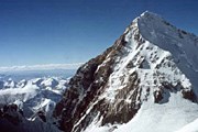 Из-за выходки американцев на Эвересте въезд туристов в Тибет ограничат. // alpclub.ur.ru