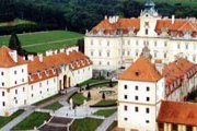 Замок Валтице станет частью курорта. // hotelhubertus.cz