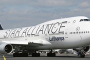 Самолет авиакомпании Lufthansa в цветах Star Alliance // Airliners.net