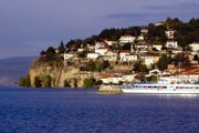 Озеро Охрид привлекает туристов. // users.stlcc.edu