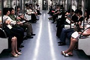 Вагон метро в Сеуле // overshadowed.com
