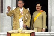 60-летие пребывания на троне король встретил в желтом. // thai-blogs.com