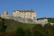 Замок посещает все больше туристов. // walkingtours.cz