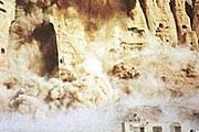 2001 год, подрыв талибами статуй Будды. // CNN