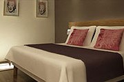 Новый отель предложит гостям наборы для секса. // thevincenthotel.com