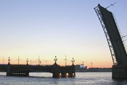 Мосты — романтический символ Санкт-Петербурга. // dezcom.org 