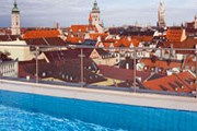 На крыше отеля можно искупаться в бассейне. // nilsen.ru
