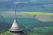 Туристы смогут подняться к башне по канатной дороге. // republikani-lbc.cf.cz