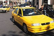 Такси в Афинах // GettyImages