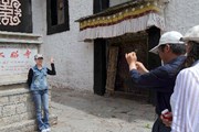 Памятники Тибета популярны у туристов. // Жэньминь Жибао