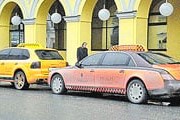 Дорогие автомобили в Москве выполняют функцию такси. // "Комсомольская правда"